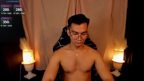 Snapshot of 000batman000 chatting on February 19, 2025, 5:05 am Bruce online show from February 19, 2025, 5:05 am