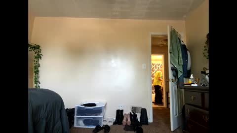 Snapshot of 000cloud9000 chatting on April 10, 2026, 5:06 pm Cloud9 online show from April 10, 2026, 5:06 pm