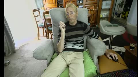Snapshot of 00jeff31 chatting on May 10, 2026, 6:51 am jeff online show from May 10, 2026, 6:51 am