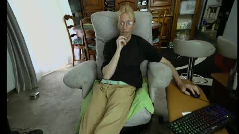 Snapshot of 00jeff31 chatting on May 14, 2026, 8:10 am jeff online show from May 14, 2026, 8:10 am