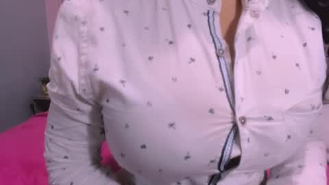 Snapshot of 00valeriasexxx chatting on December 18, 2024, 6:25 pm Valeria online show from December 18, 2024, 6:25 pm
