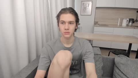 Snapshot of 0verlandd chatting on October 4, 2025, 4:10 am Adam online show from October 4, 2025, 4:10 am