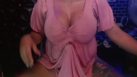 Snapshot of 11inchmonstercock4u chatting on July 9, 2026, 2:26 am i am trixie im Your Selfsucking Mistress online show from July 9, 2026, 2:26 am