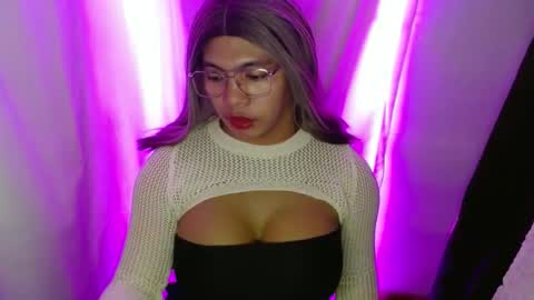 Snapshot of 11inchsinglecious chatting on December 7, 2024, 5:09 pm HUGECOCK online show from December 7, 2024, 5:09 pm