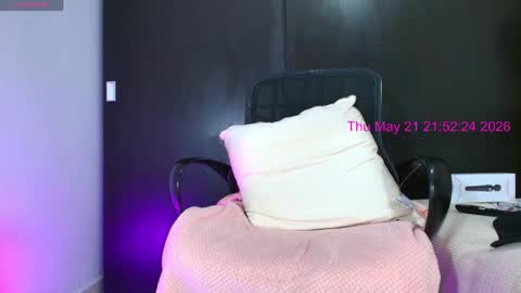 kim 04suarez online show from May 22, 2026, 2:51 am