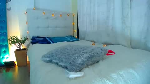 Snapshot of 19vanee chatting on February 2, 2025, 4:11 pm stef read my description online show from February 2, 2025, 4:11 pm