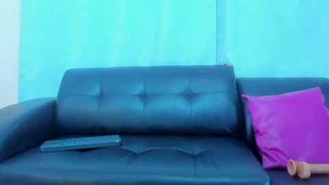 Snapshot of 19vanee chatting on February 16, 2025, 1:47 am stef read my description online show from February 16, 2025, 1:47 am