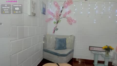 Snapshot of 19vanee chatting on October 19, 2025, 7:58 pm stef read my description online show from October 19, 2025, 7:58 pm