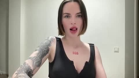 DOVE online show from October 27, 2025, 9:19 pm