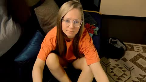 Snapshot of 1goldilocks chatting on April 6, 2026, 5:25 pm online show from April 6, 2026, 5:25 pm