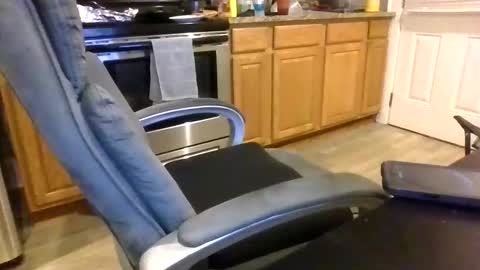 Iwantu2feelme online show from April 19, 2026, 3:06 am