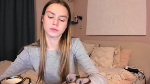 Lily 3 online show from December 10, 2024, 9:33 pm