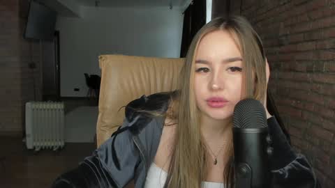 Amy  online show from February 6, 2025, 8:07 am