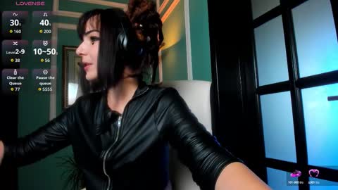 Moona  online show from October 11, 2025, 12:58 pm