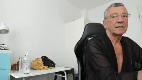 Henk online show from April 22, 2026, 3:24 pm