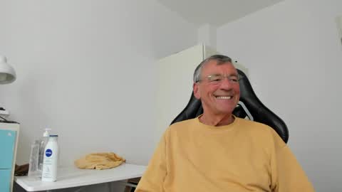 Snapshot of 200gentleman chatting on May 13, 2026, 12:35 pm Henk online show from May 13, 2026, 12:35 pm