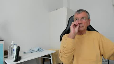 Snapshot of 200gentleman chatting on May 19, 2026, 1:50 pm Henk online show from May 19, 2026, 1:50 pm