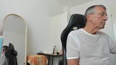 Snapshot of 200gentleman chatting on August 2, 2026, 12:36 pm Henk online show from August 2, 2026, 12:36 pm