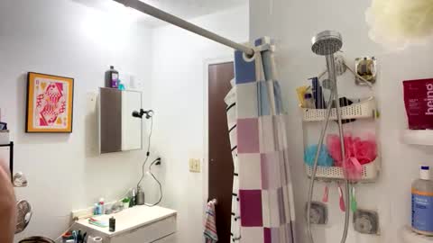 Snapshot of 21yearsy0ung9icheshung chatting on December 4, 2025, 1:26 am AlecurClit online show from December 4, 2025, 1:26 am