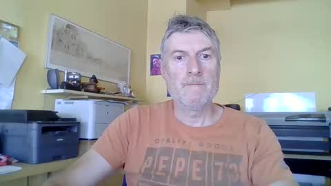Snapshot of 22esserre chatting on June 9, 2026, 9:54 am 22esserre online show from June 9, 2026, 9:54 am