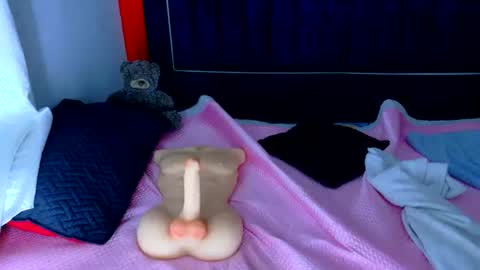 Isabella online show from April 1, 2026, 1:41 pm