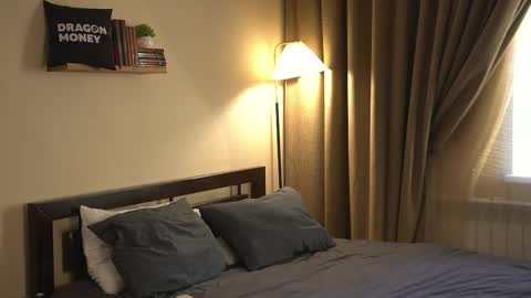 Elley  online show from February 25, 2026, 2:27 pm