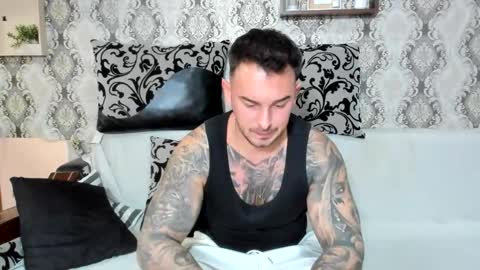 Snapshot of 2sexymuscles chatting on October 26, 2025, 9:10 pm 2sexymuscles online show from October 26, 2025, 9:10 pm