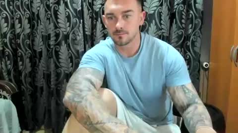 2sexymuscles online show from June 23, 2026, 8:40 pm