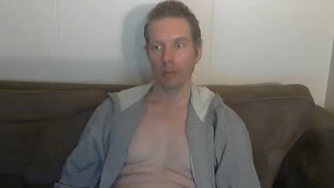 2small4you83 online show from April 1, 2026, 1:28 am