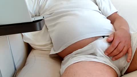 F E L I X -  -  F O ll O W      M E  online show from April 19, 2026, 7:51 am