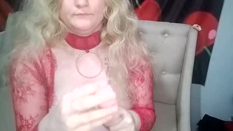 6redhotbunnie9 online show from November 9, 2025, 6:12 am