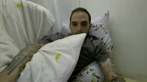 Snapshot of 6sundros chatting on October 17, 2025, 8:33 pm Suny online show from October 17, 2025, 8:33 pm