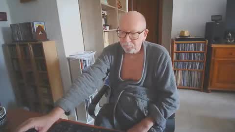  Papi  online show from October 18, 2025, 8:26 am