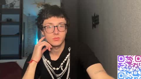 Snapshot of 8_goat chatting on November 24, 2025, 4:01 am Phillip online show from November 24, 2025, 4:01 am