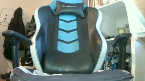 Snapshot of 90zero chatting on December 17, 2024, 8:32 pm Arturo online show from December 17, 2024, 8:32 pm