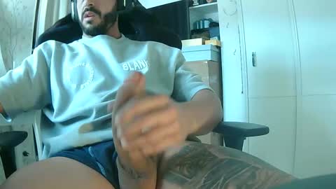 Snapshot of 90zero chatting on January 11, 2026, 3:39 pm Arturo online show from January 11, 2026, 3:39 pm