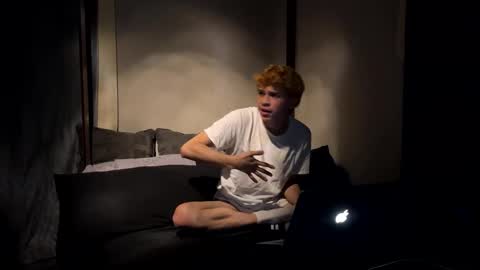 Snapshot of 9nnih chatting on November 15, 2025, 11:43 pm Santuario Silendious online show from November 15, 2025, 11:43 pm