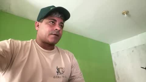 Snapshot of 9vinhocamshow chatting on April 28, 2026, 11:37 am 9vinhocamshow online show from April 28, 2026, 11:37 am