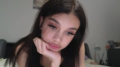 KARINA online show from April 7, 2026, 1:22 pm