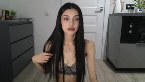 Snapshot of 9west chatting on May 1, 2026, 1:05 pm KARINA online show from May 1, 2026, 1:05 pm