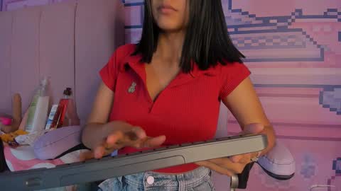 Snapshot of _18alice chatting on October 15, 2025, 2:33 am Alice  online show from October 15, 2025, 2:33 am