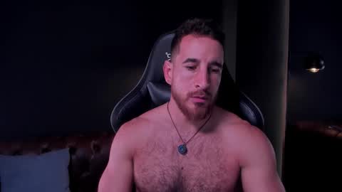 _adamcoper_ online show from November 19, 2025, 10:43 pm