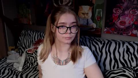 Snapshot of _adrenalinee_ chatting on November 26, 2025, 8:48 am KENDALL NATHANRYAN LUCY online show from November 26, 2025, 8:48 am