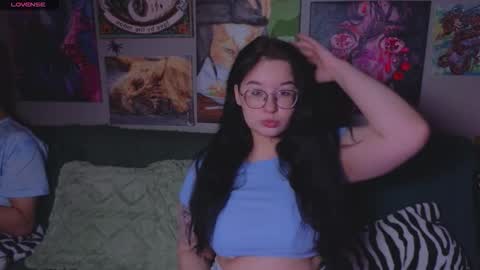 Snapshot of _adrenalinee_ chatting on December 3, 2025, 12:58 pm KENDALL NATHANRYAN LUCY online show from December 3, 2025, 12:58 pm