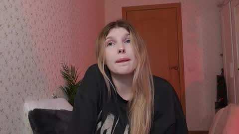 Snapshot of _aleksa chatting on December 9, 2024, 12:40 pm Alexa online show from December 9, 2024, 12:40 pm