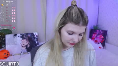 Snapshot of _aleksa chatting on October 4, 2025, 5:00 pm Alexa online show from October 4, 2025, 5:00 pm