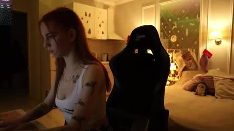 _alice_meyss_ online show from December 14, 2025, 9:30 pm