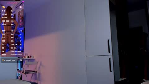 Snapshot of _alleyesonme chatting on December 18, 2024, 1:02 pm Mia online show from December 18, 2024, 1:02 pm