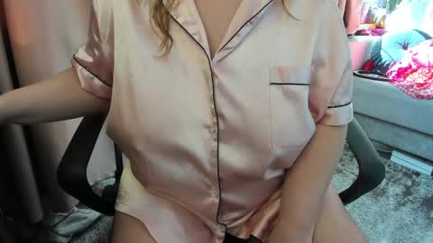 Snapshot of _alyssia_ chatting on April 5, 2026, 8:44 am lisa online show from April 5, 2026, 8:44 am