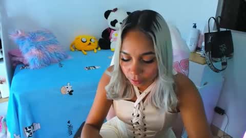 Analia online show from December 12, 2024, 4:04 am